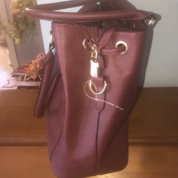 NWOT GORGEOUS burgundy handbag!!! - Picture 3 of 6